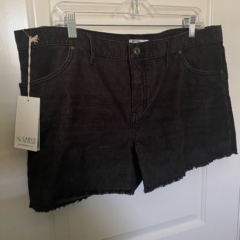 Carve Designs Oahu Short sz 16 NWT $68
Stretch cord cutoffs